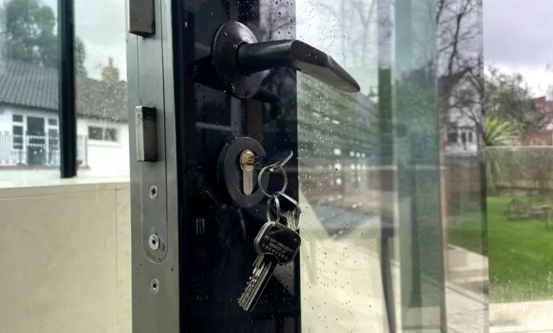 httpsadilifestyle.com3-reasons-to-hire-a-local-locksmith-in-sw15-putney-london